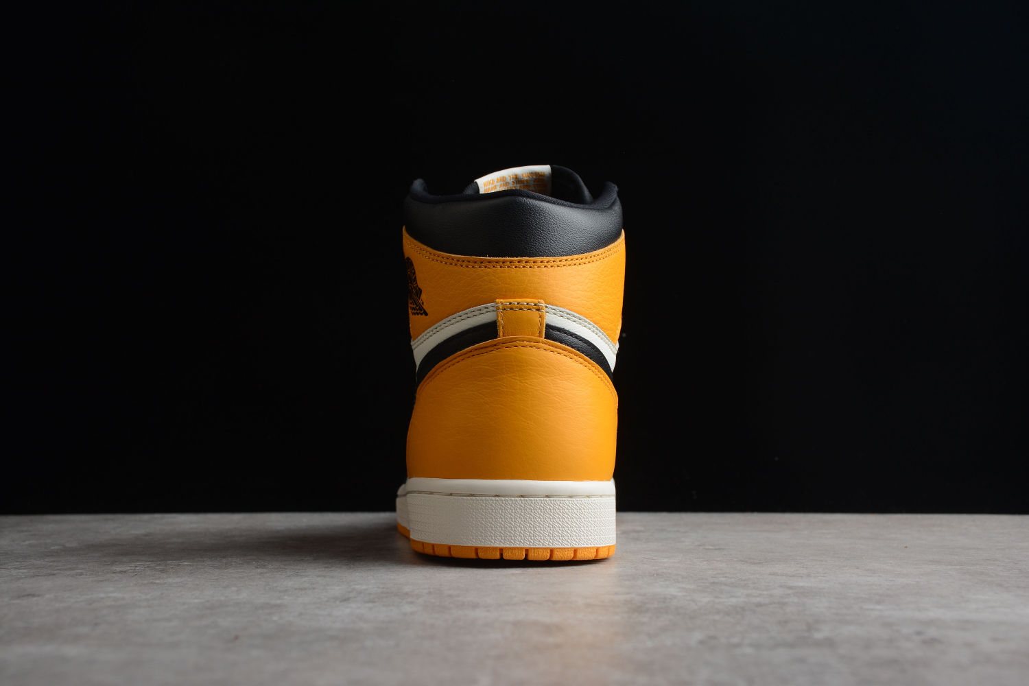 Jordan 1 Retro High OG Taxi 555088-711