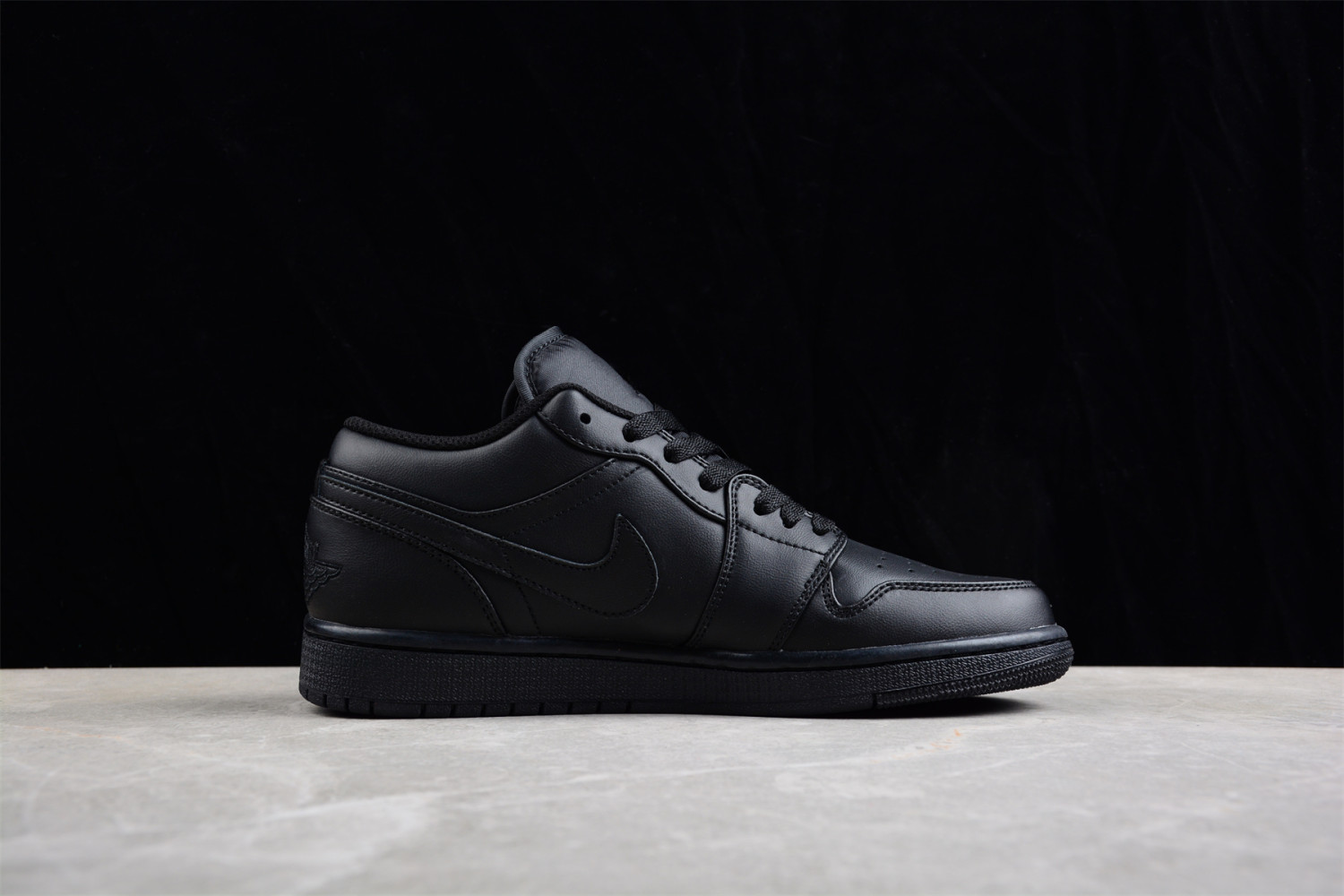 Jordan 1 Low Triple Black (2022) 553558-093