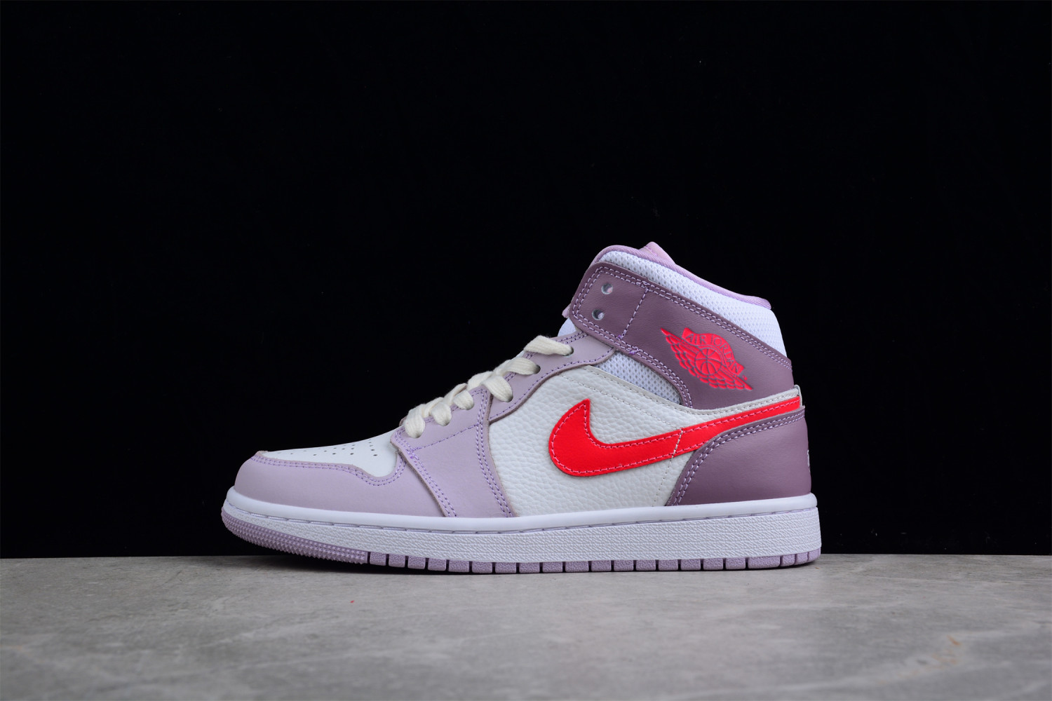 Jordan 1 Mid Valentine