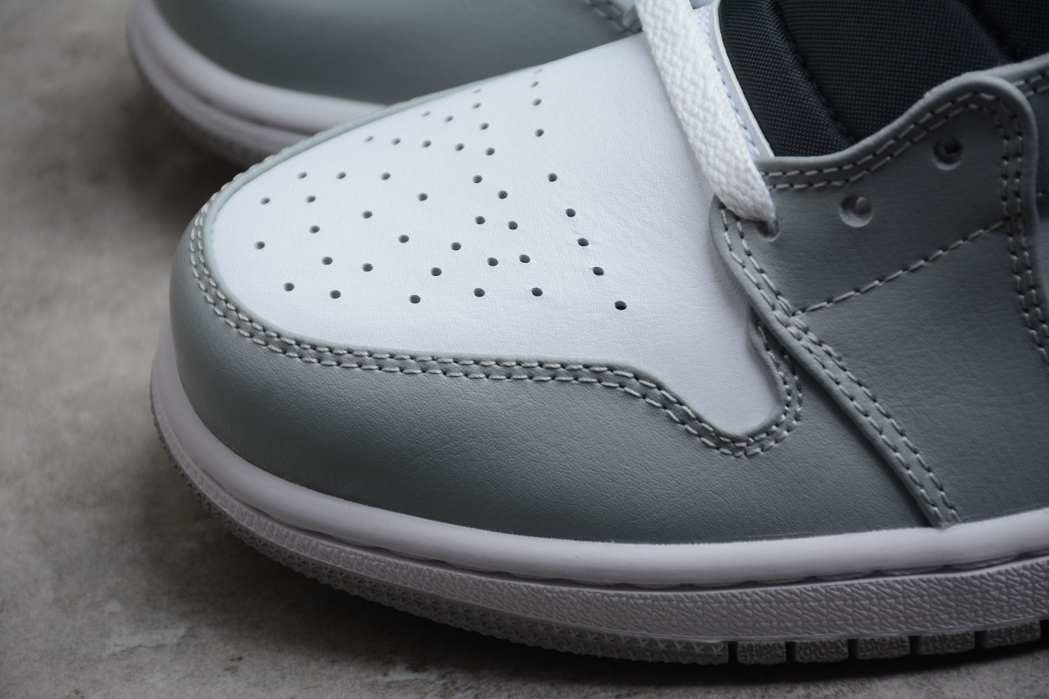 Jordan 1 Mid Light Smoke Grey Anthracite 554724-078