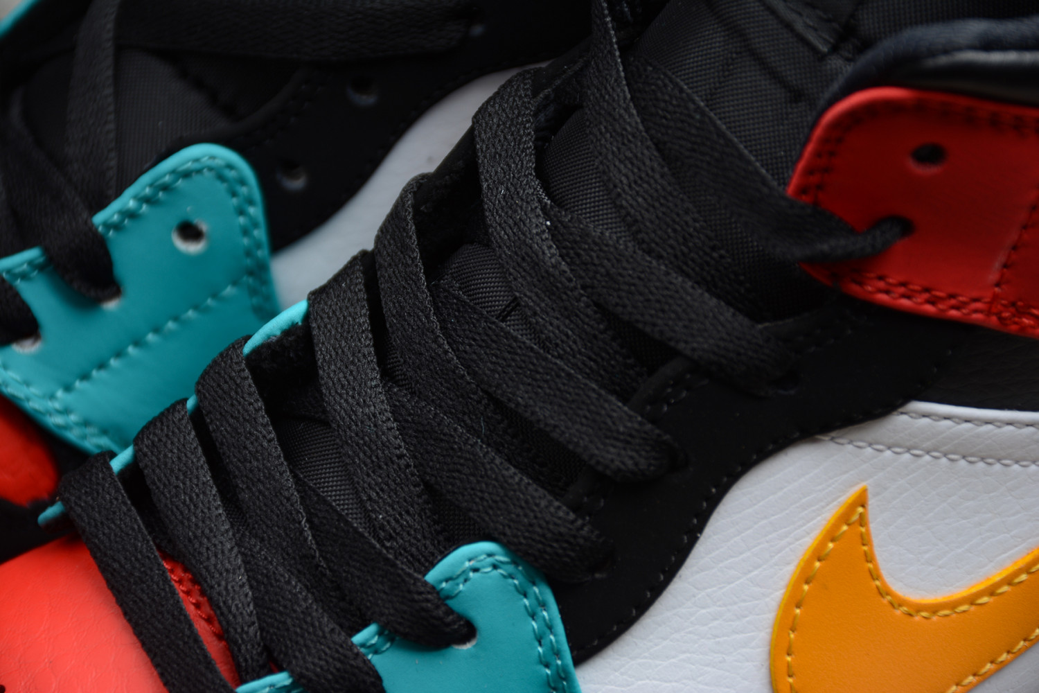 Jordan 1 Mid Bred Multi-Color 554724-125