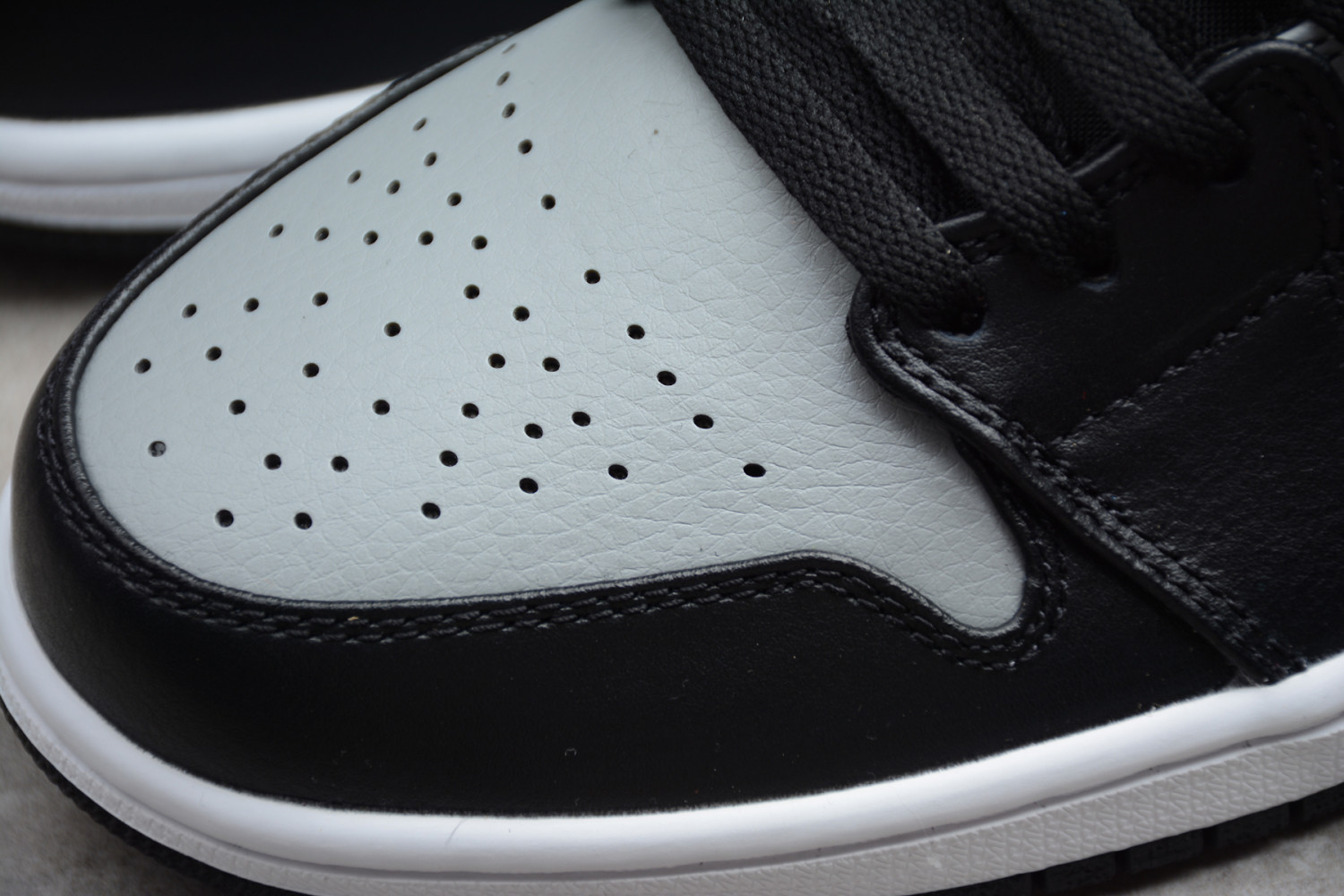 Jordan 1 Mid Pink Shadow 554724-059