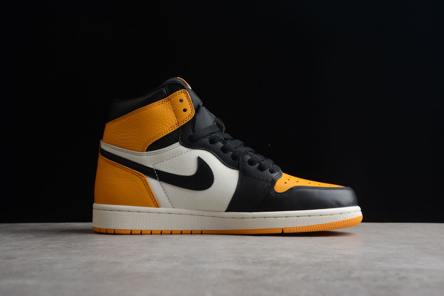 Jordan 1 Retro High OG Taxi 555088-711