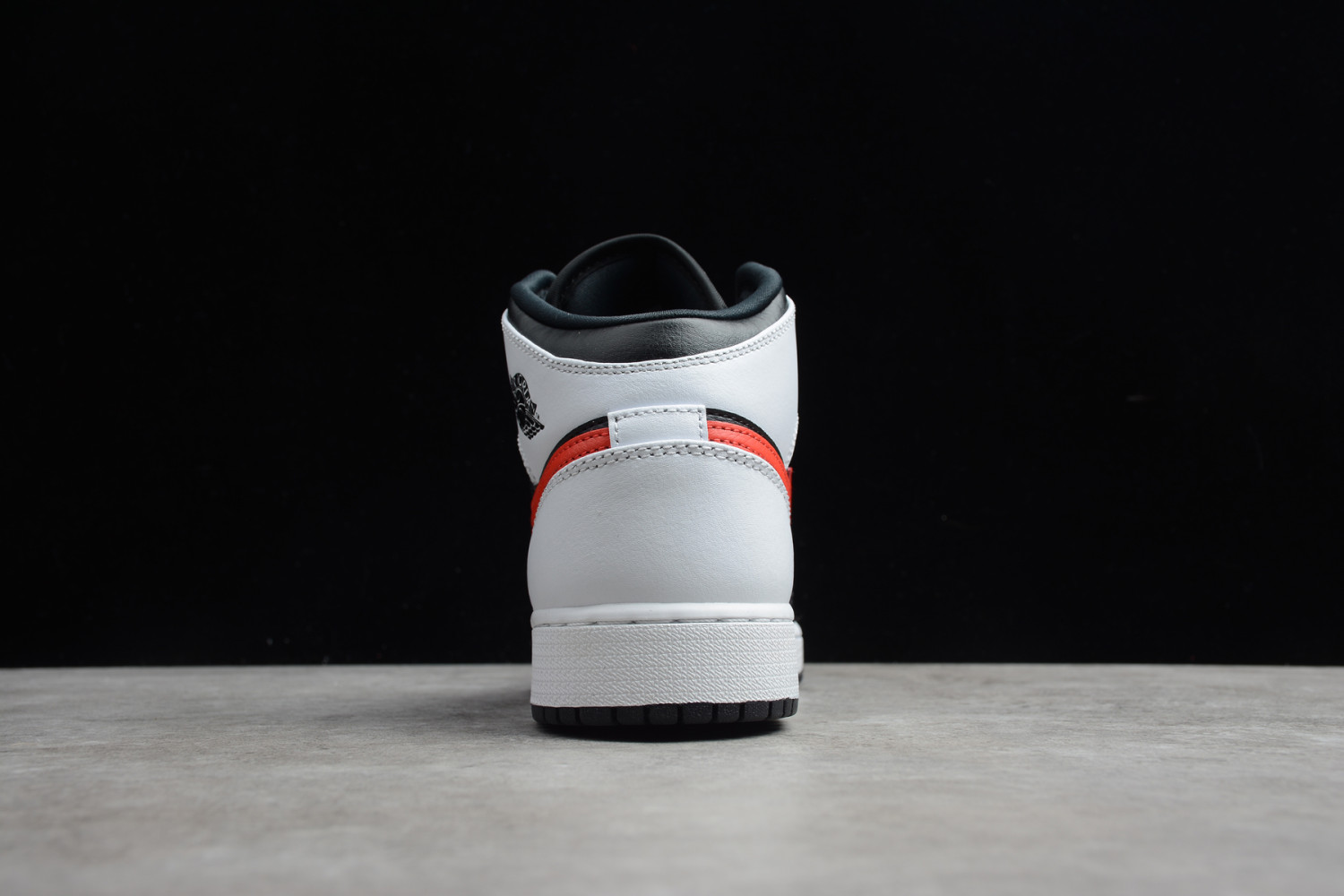 Jordan 1 Mid White Black Chile Red (GS) 554725-075