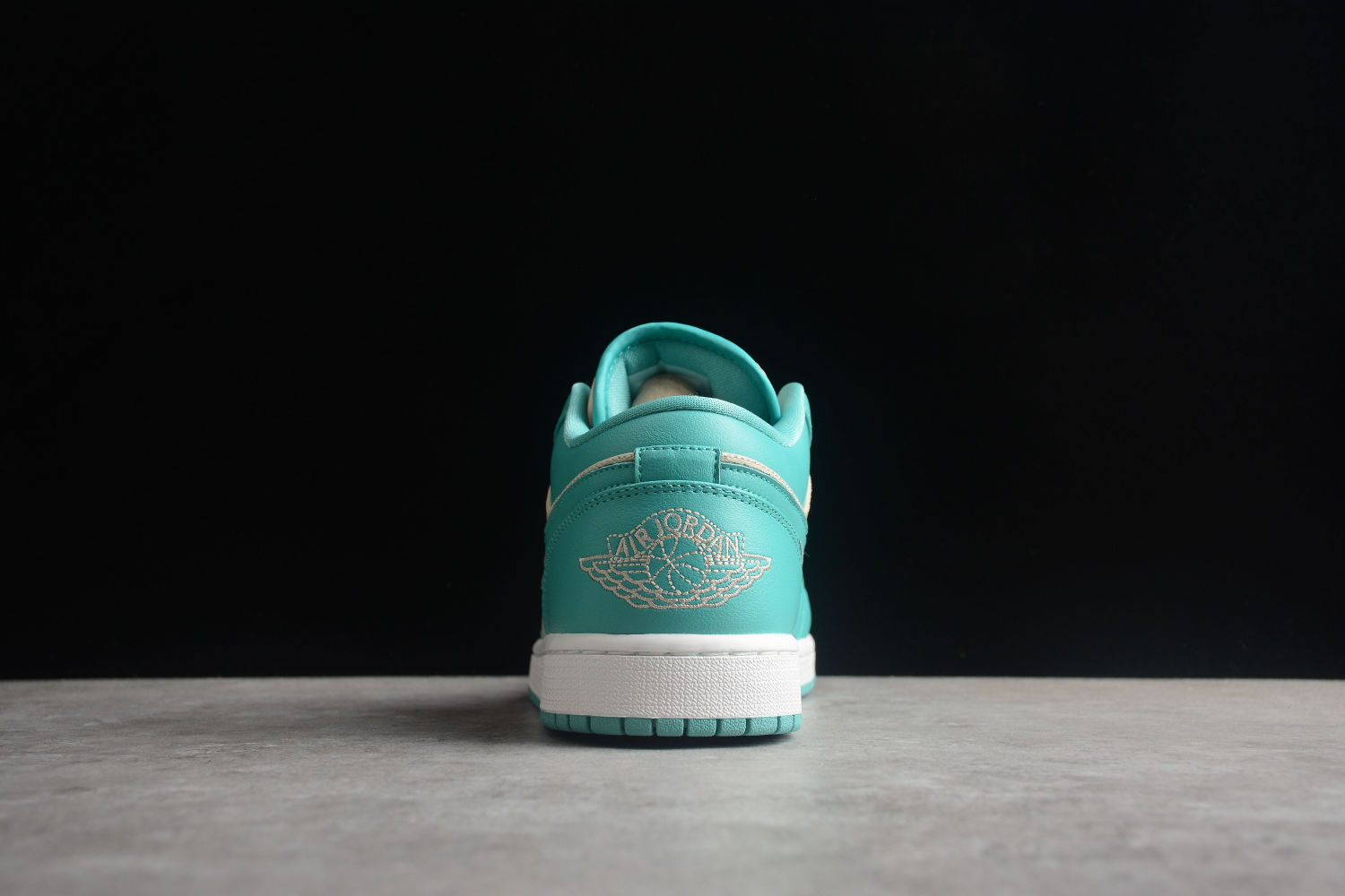 Jordan 1 Low Tropical Teal (W) DC0774-131