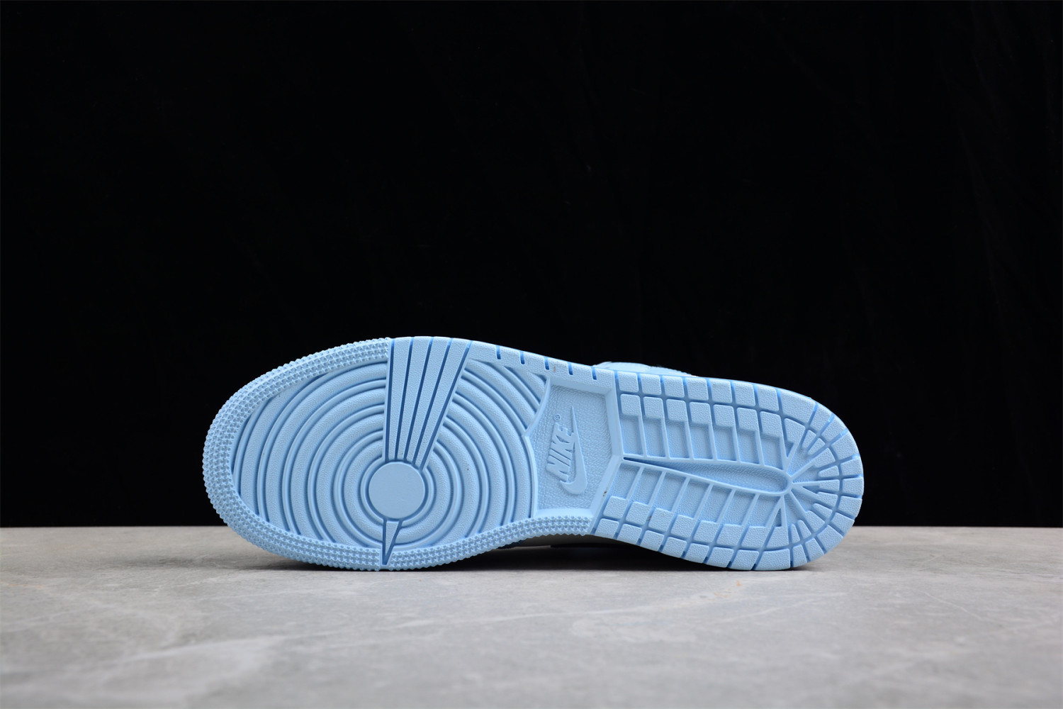 Jordan 1 Mid Ice Blue (GS) 555112-401