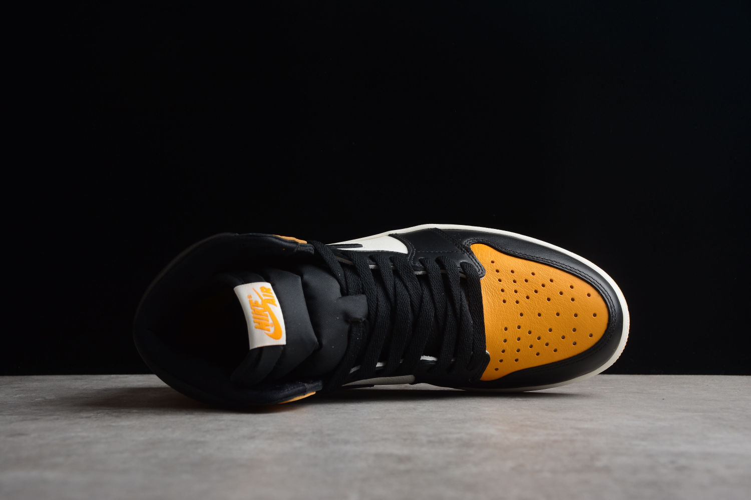 Jordan 1 Retro High OG Taxi 555088-711