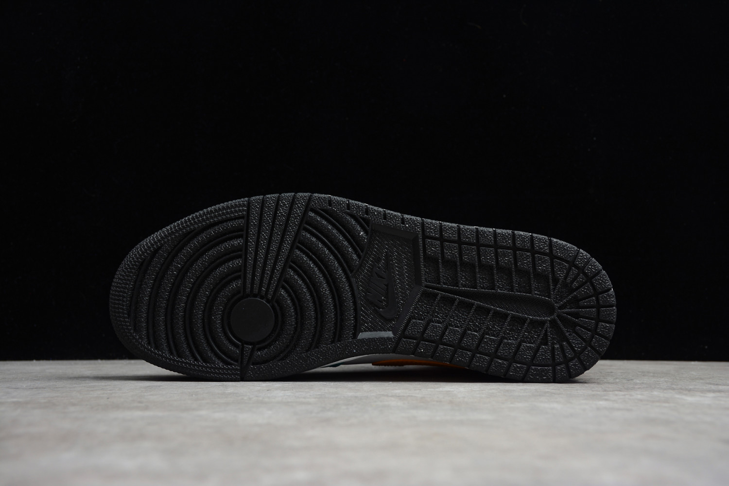 Jordan 1 Mid Bred Multi-Color 554724-125