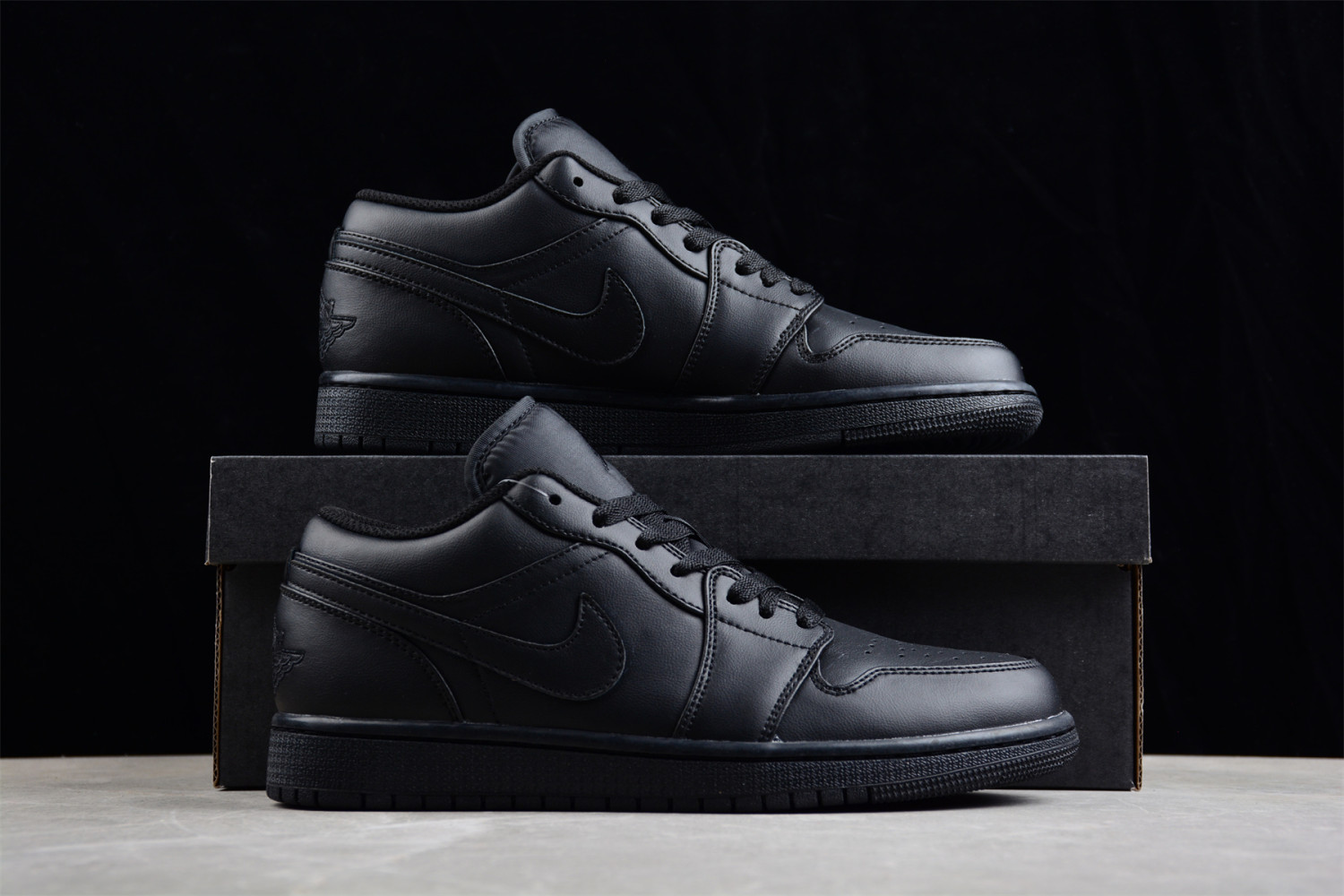 Jordan 1 Low Triple Black (2022) 553558-093