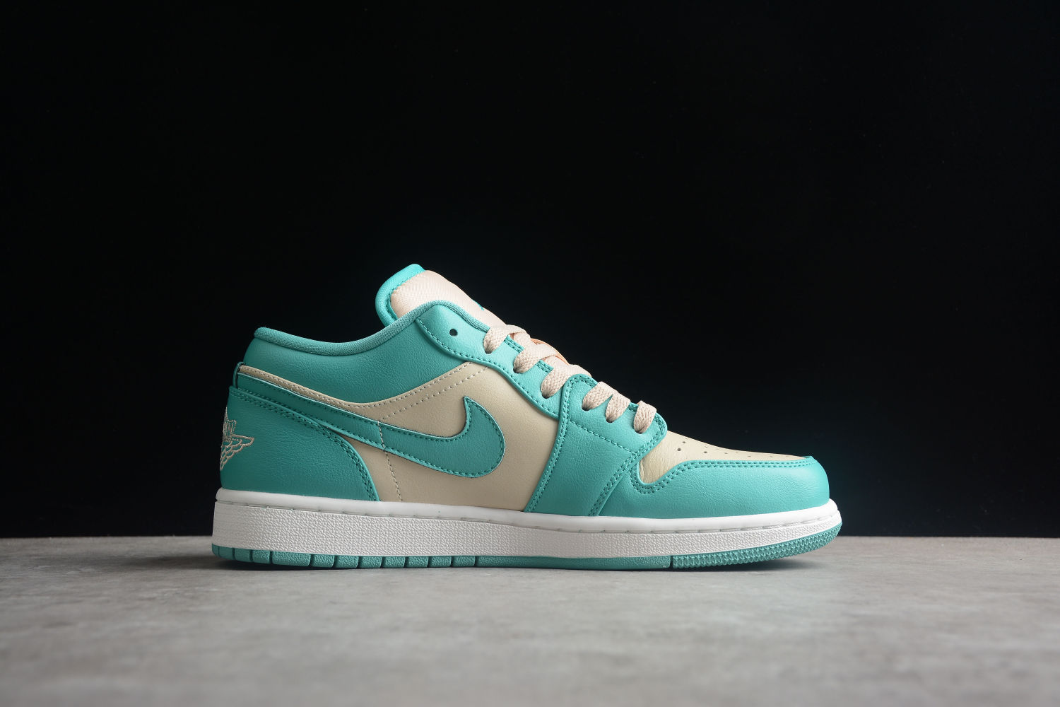 Jordan 1 Low Tropical Teal (W) DC0774-131
