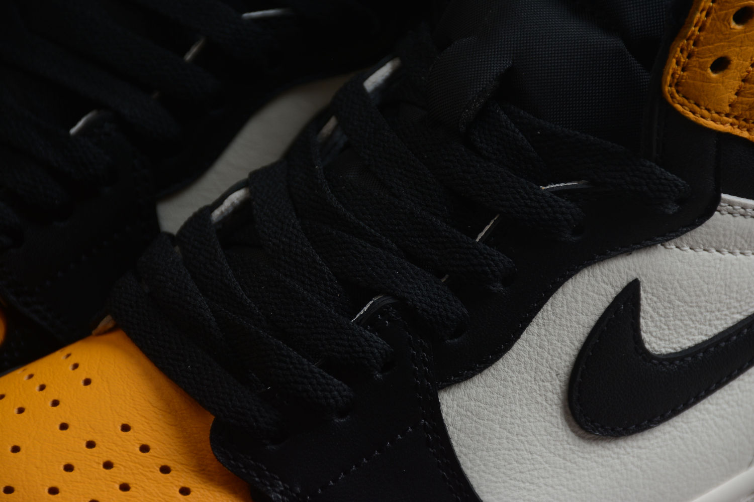 Jordan 1 Retro High OG Taxi 555088-711