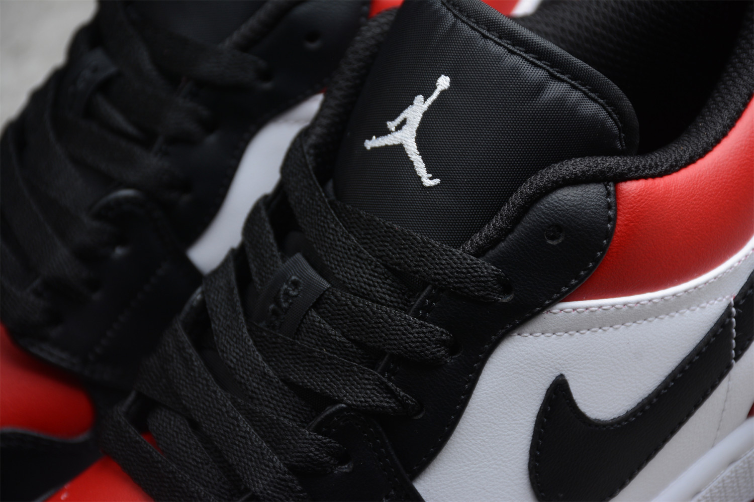 Jordan 1 Low Bred Toe 553558-612