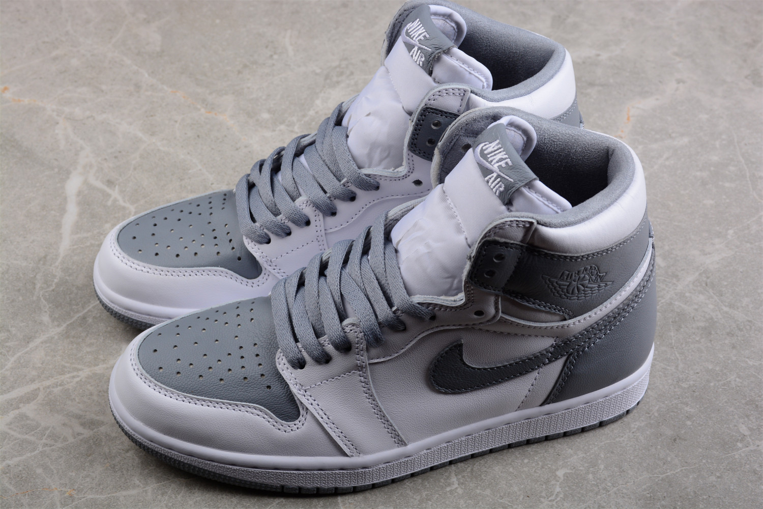 Jordan 1 Retro High OG Stealth  555088-037