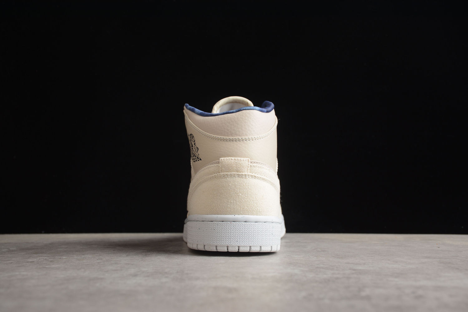 Jordan 1 Mid SE Sanddrift (W) DM9126-104