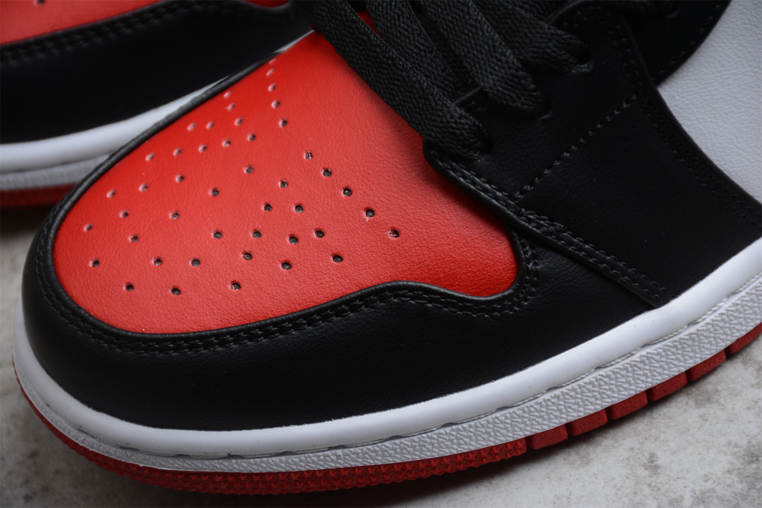 Jordan 1 Low Bred Toe 553558-612