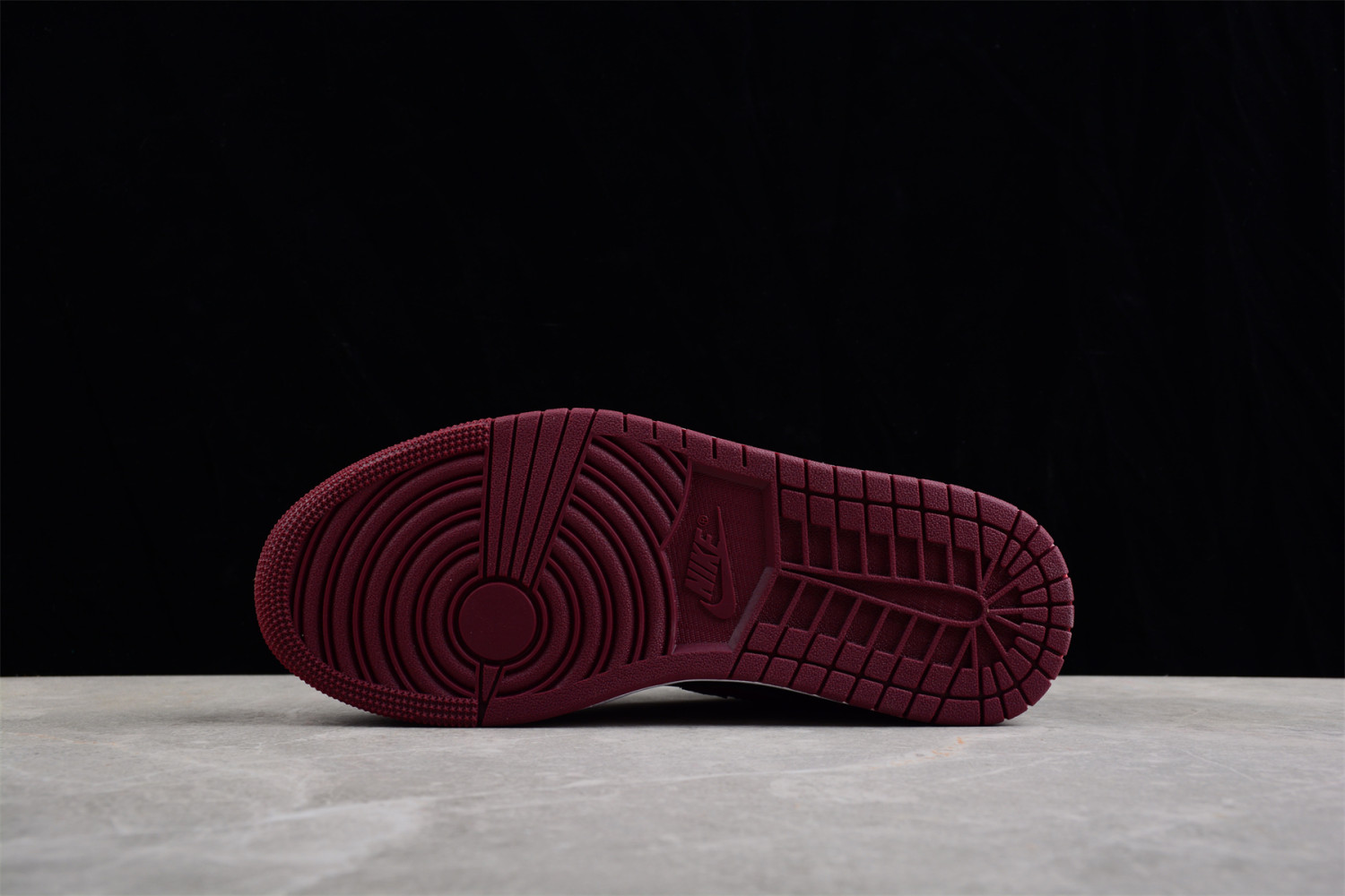 Jordan 1 Low Black Dark Beetroot (W)  DC0774-006