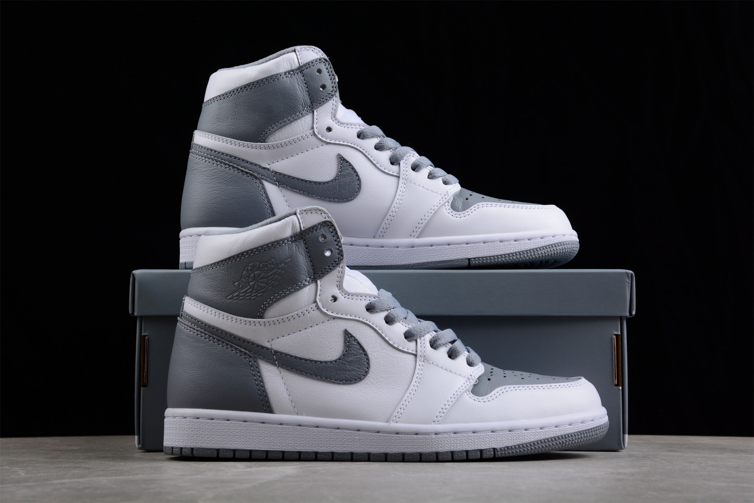 Jordan 1 Retro High OG Stealth  555088-037