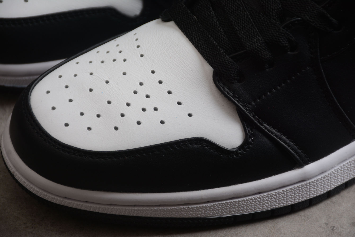 Jordan 1 Low White Toe 553558-063