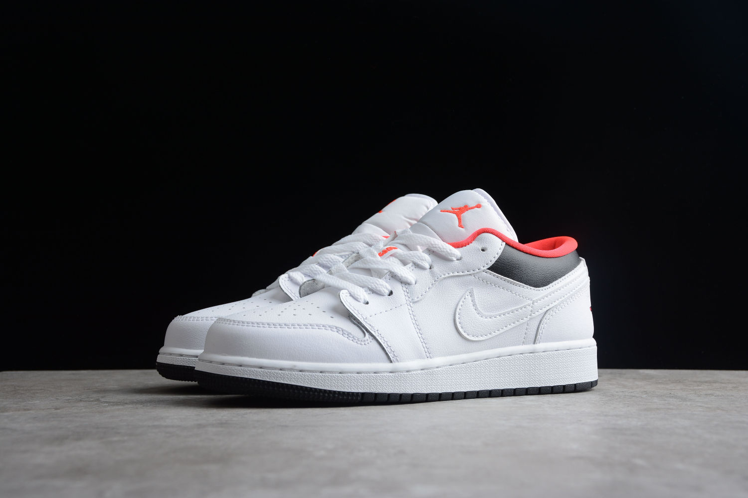 Jordan 1 Low White Black Infrared (GS) 553560-160