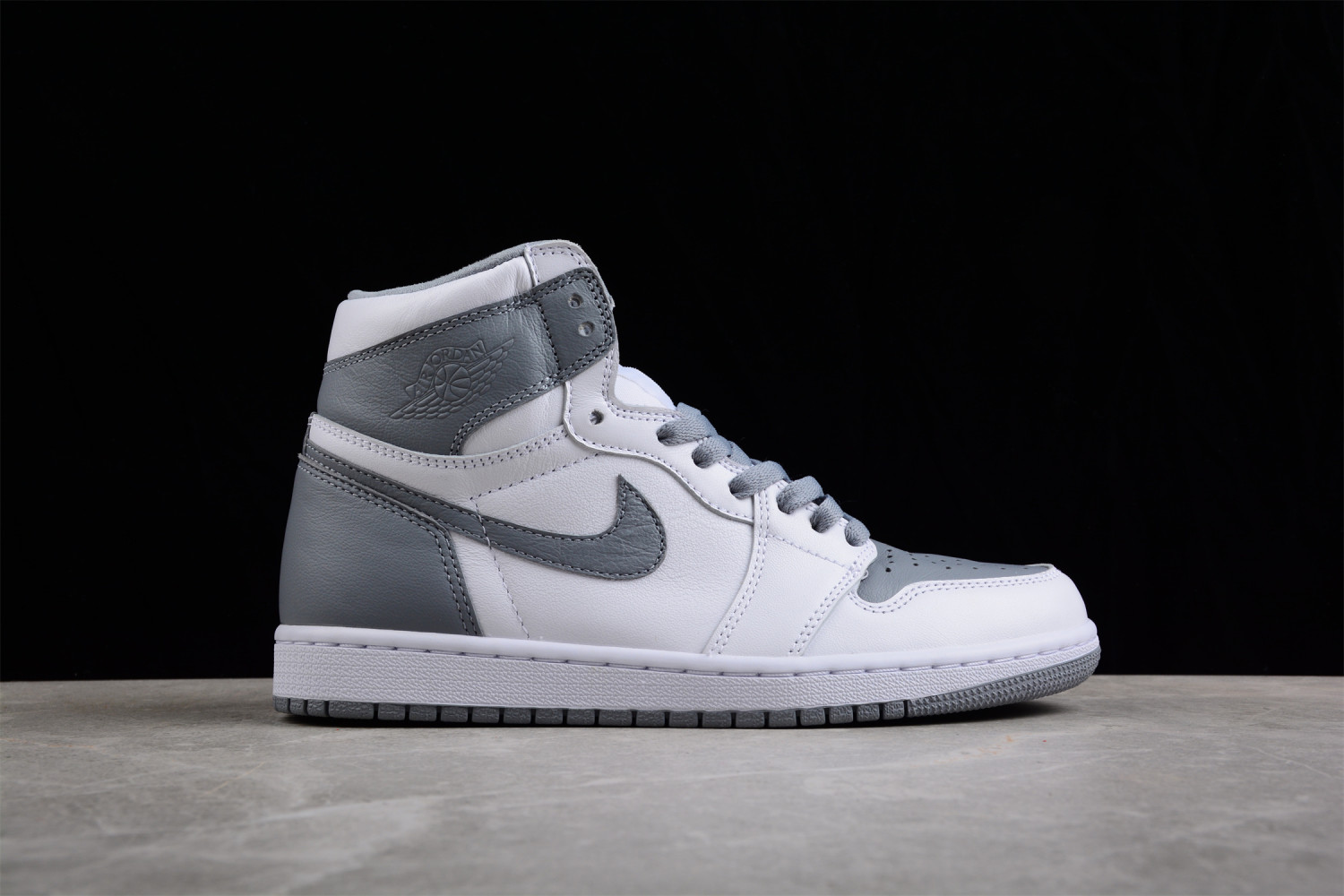 Jordan 1 Retro High OG Stealth  555088-037