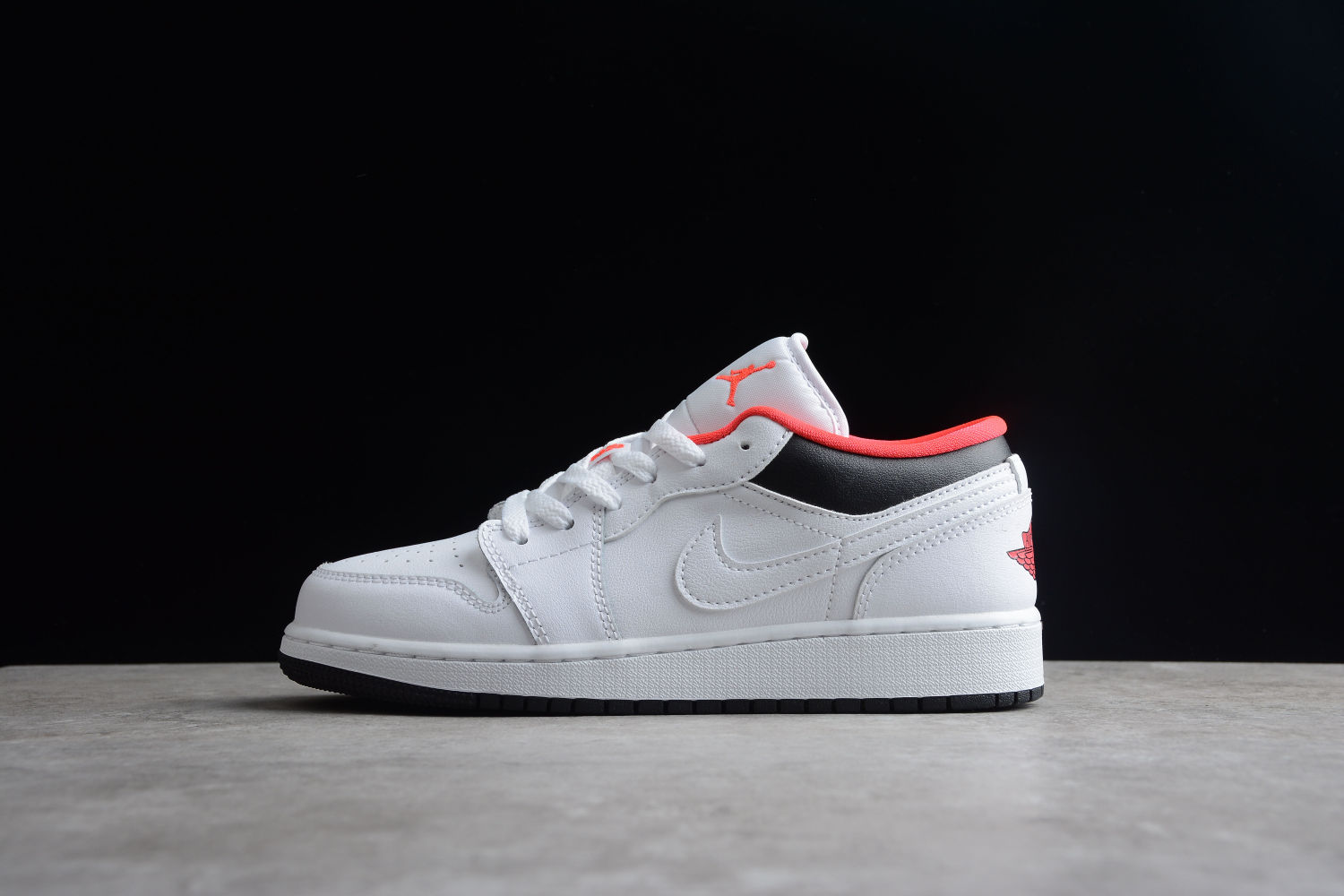 Jordan 1 Low White Black Infrared (GS) 553560-160