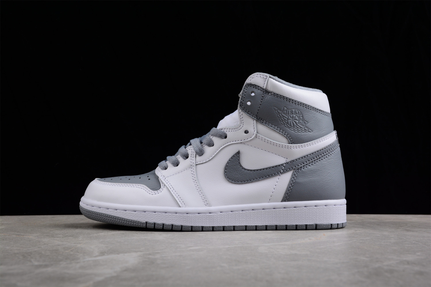 Jordan 1 Retro High OG Stealth  555088-037