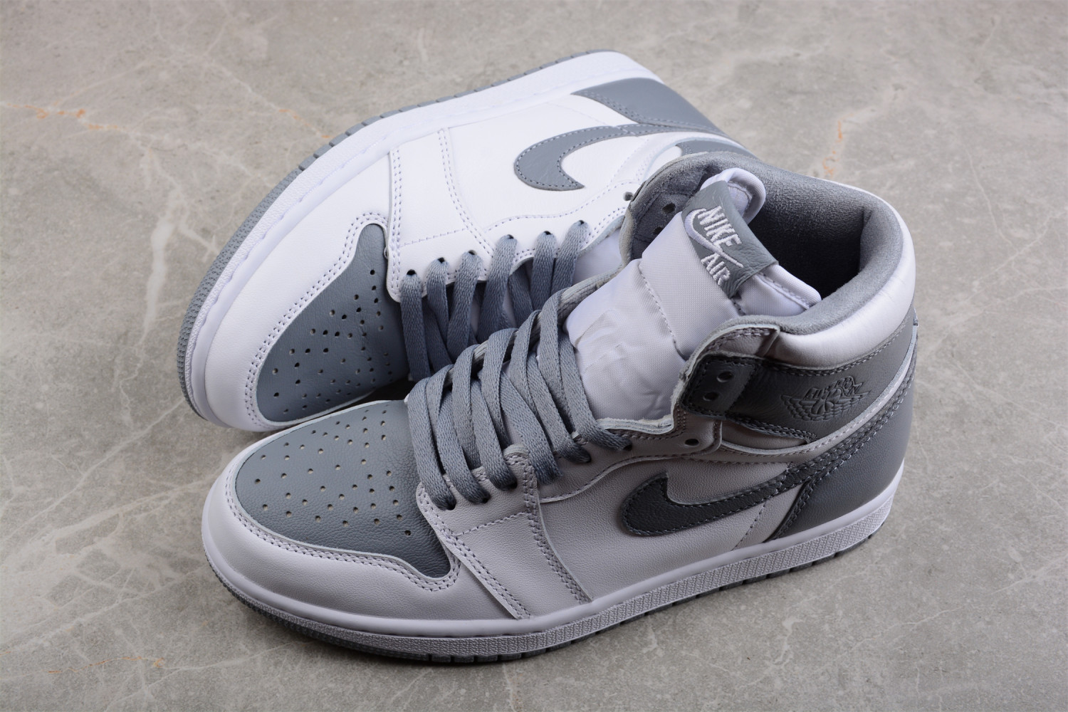 Jordan 1 Retro High OG Stealth  555088-037