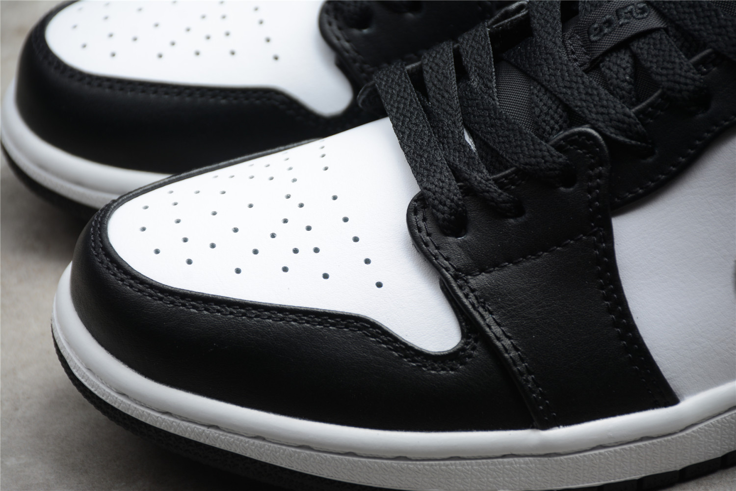 Jordan 1 Low Black White Grey 553558-040