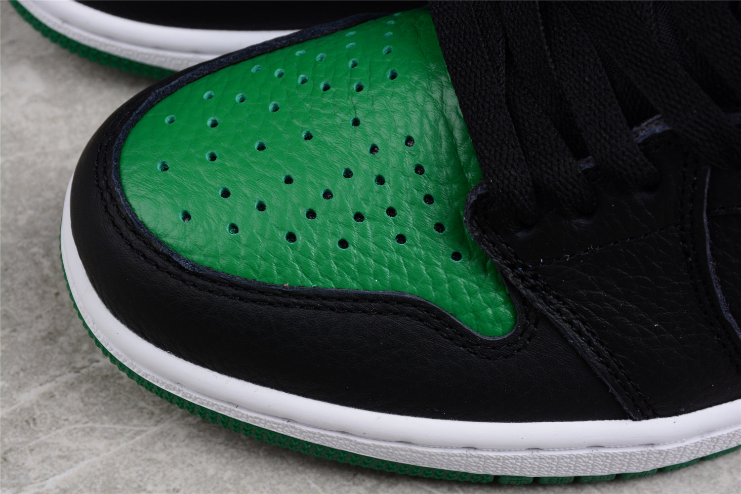 Jordan 1 Retro High Pine Green Black 555088-030
