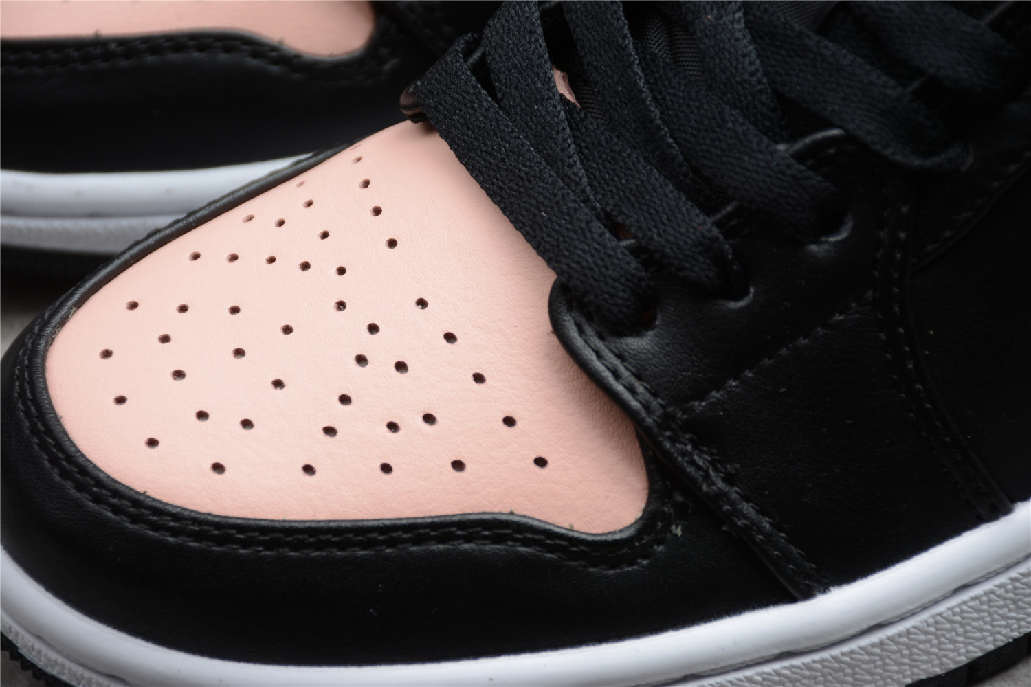Jordan 1 Low Crimson Tint 553558-034
