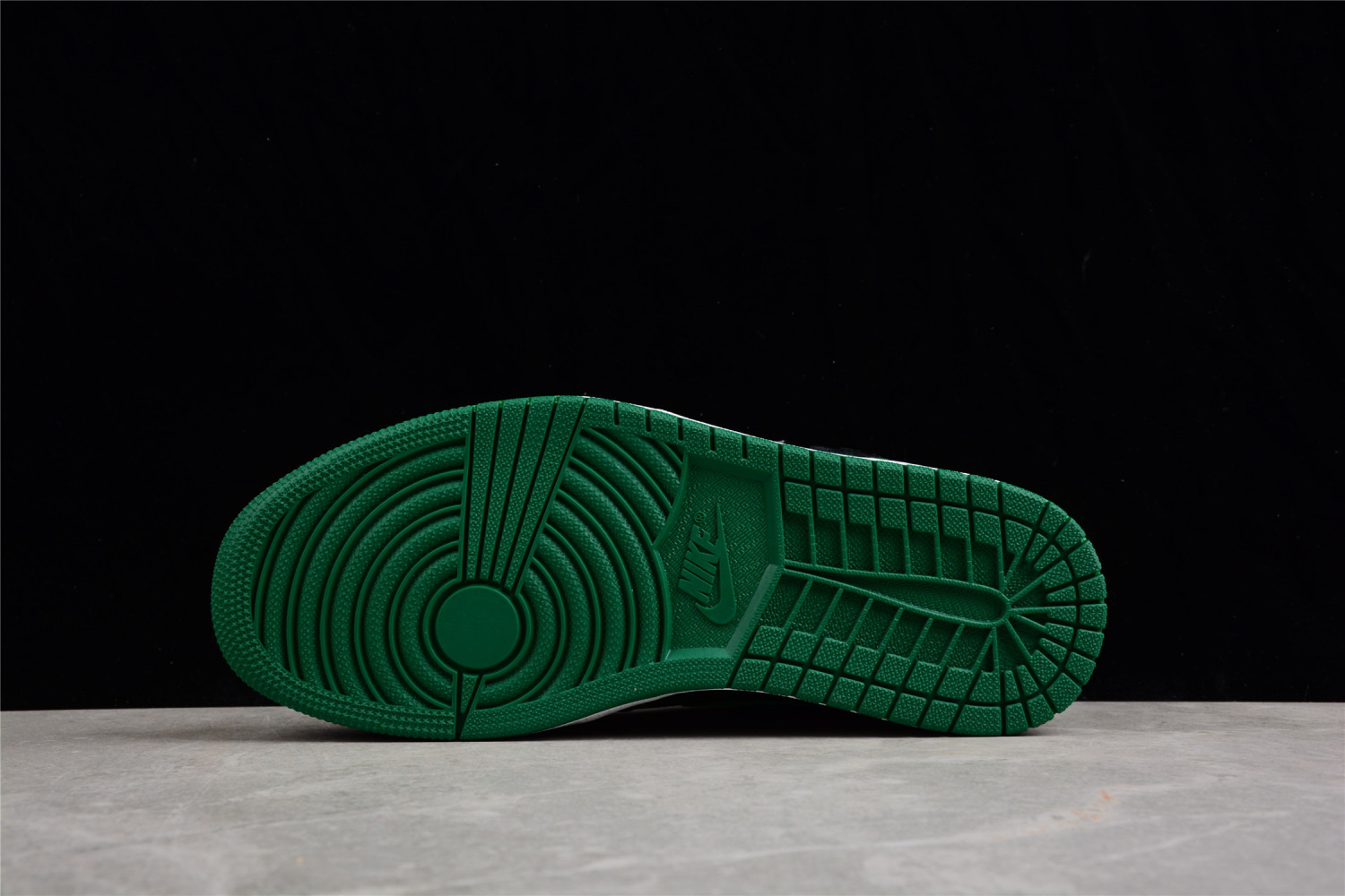 Jordan 1 Retro High Pine Green Black 555088-030
