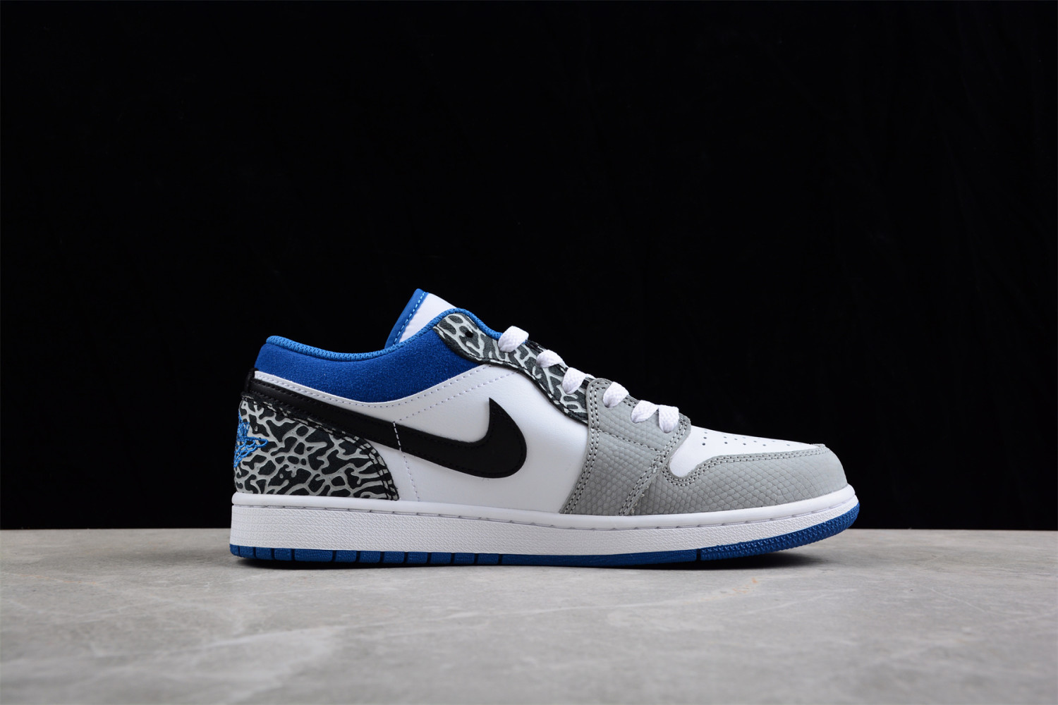 Jordan 1 Low SE True Blue DM1199-140
