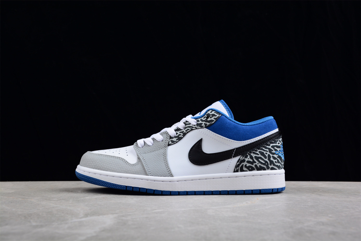 Jordan 1 Low SE True Blue DM1199-140