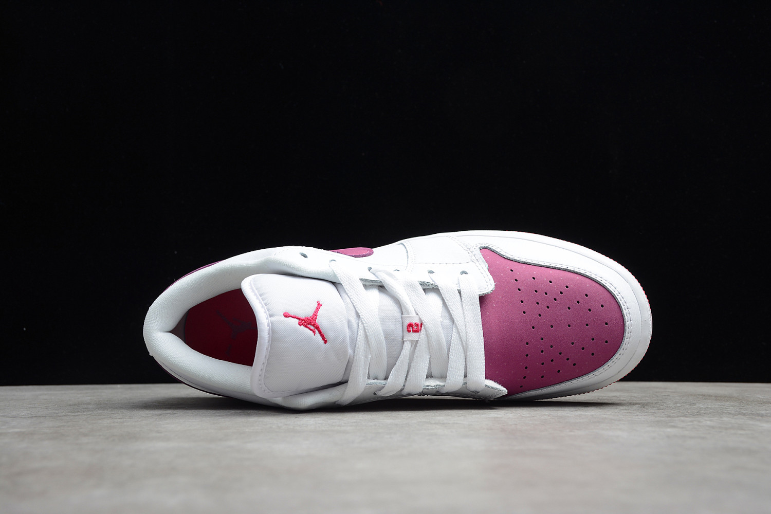 Jordan 1 Low White True Berry (GS) 554723-161