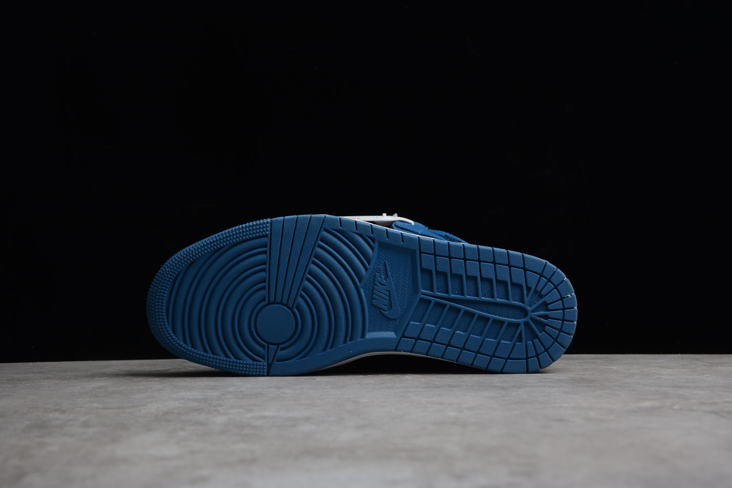 Jordan 1 Retro High OG Dark Marina Blue 555088-404