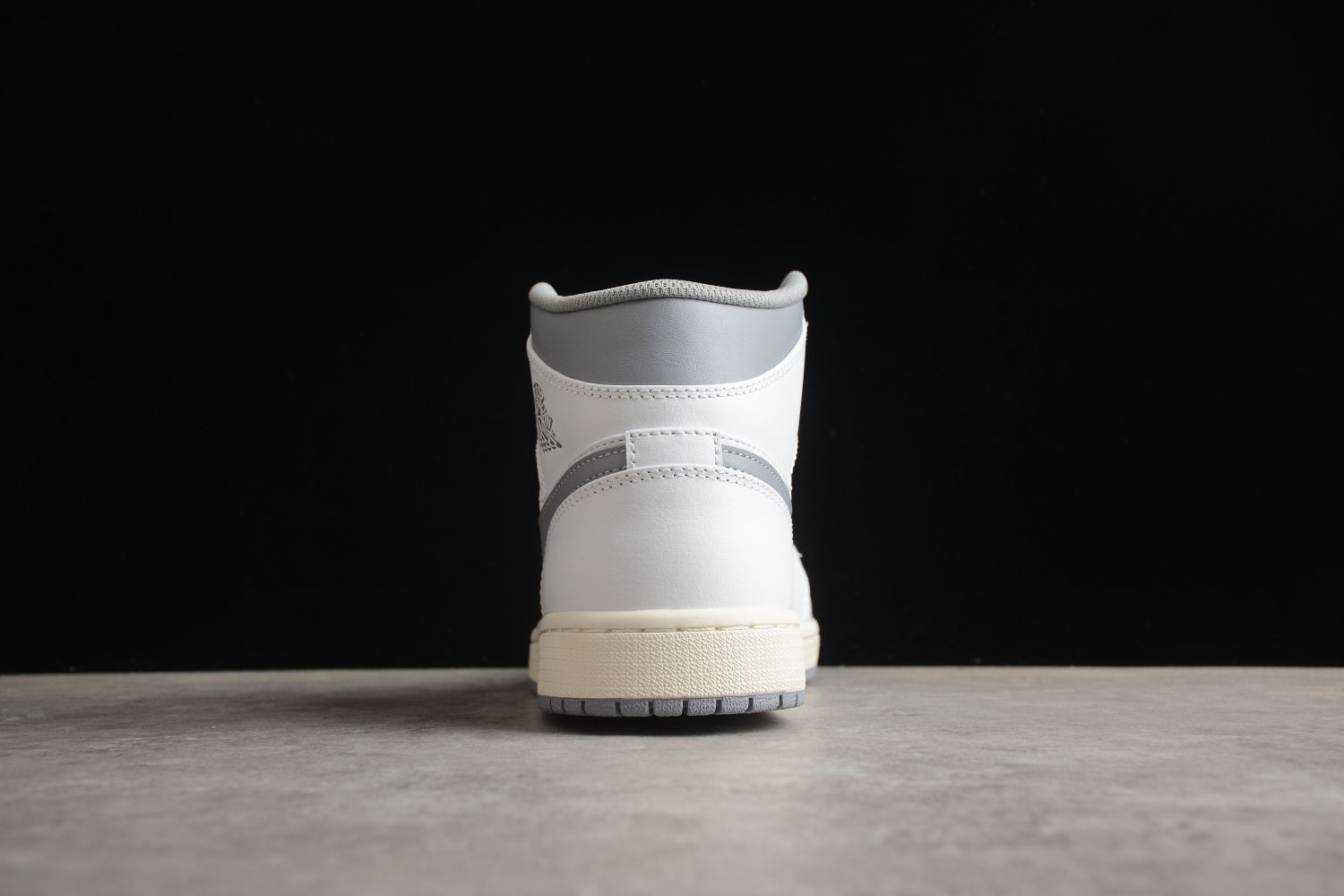 Air Jordan 1 Mid Neutral Grey 554724-135