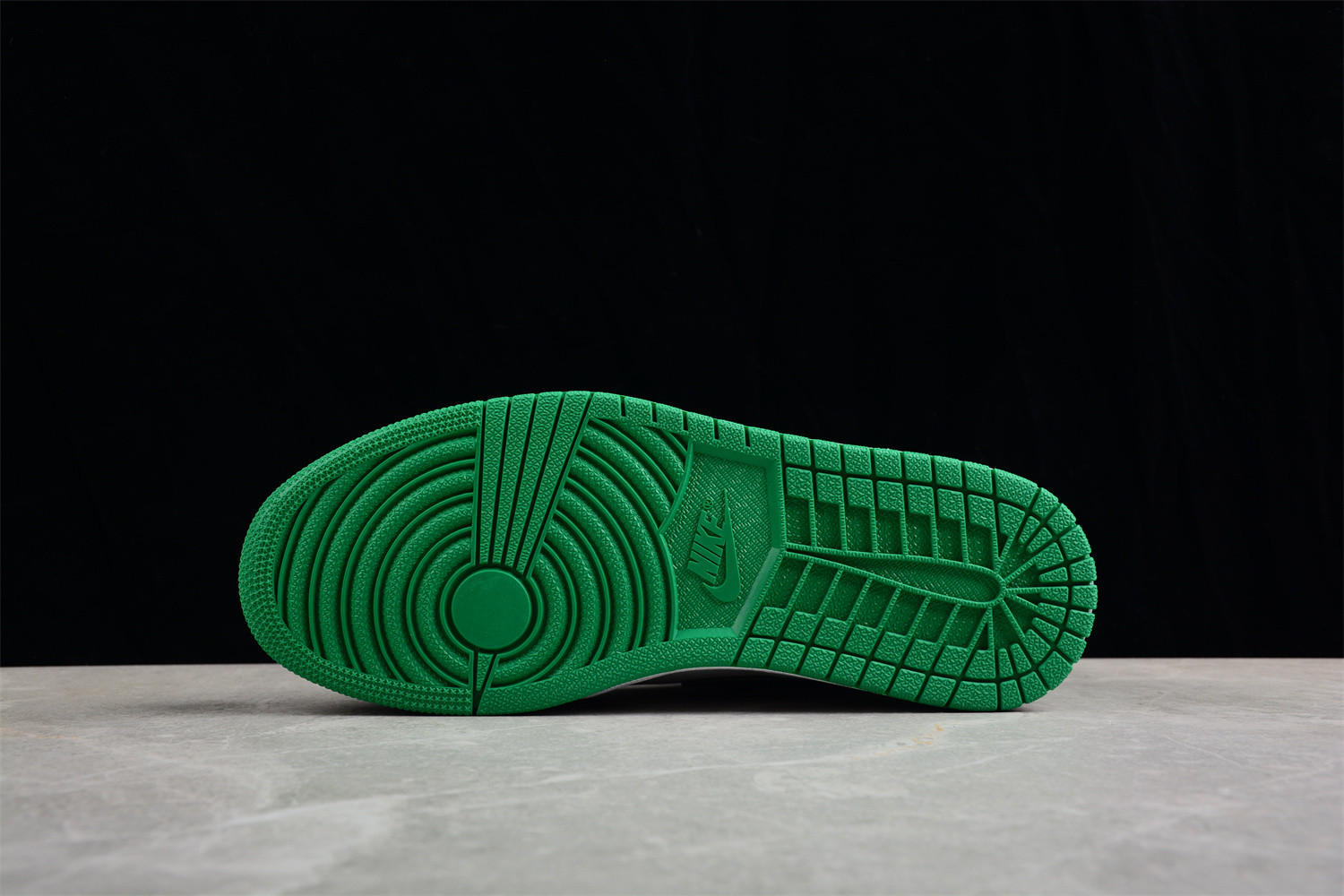 Air Jordan 1 Retro High OG Lucky Green  DZ5485-031