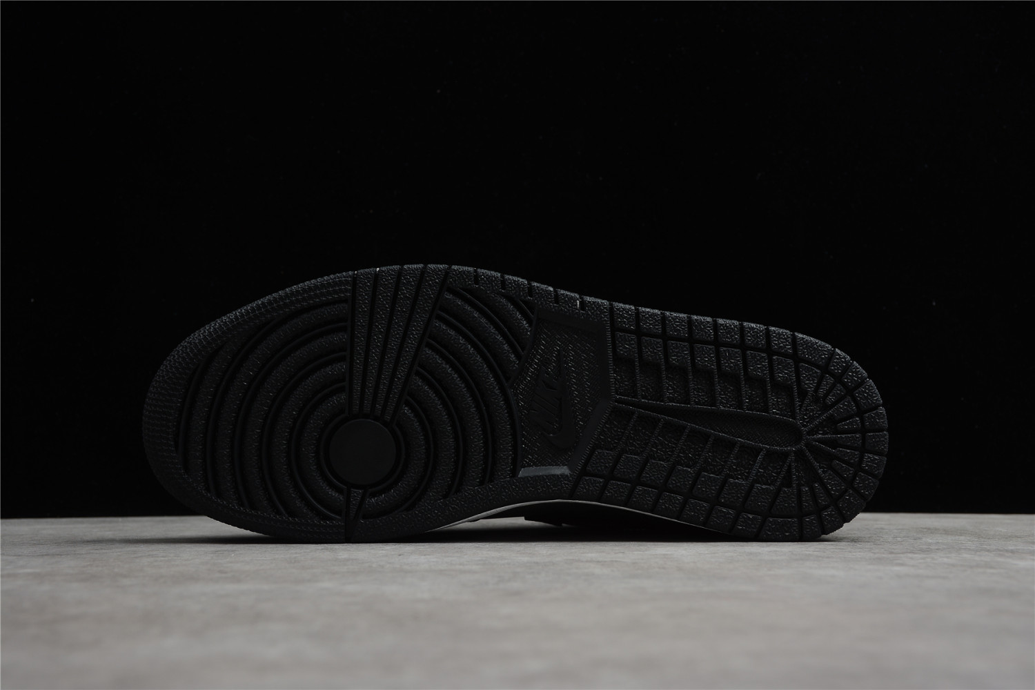 Jordan 1 Low SE Black Metallic Silver (W) DA5551-001