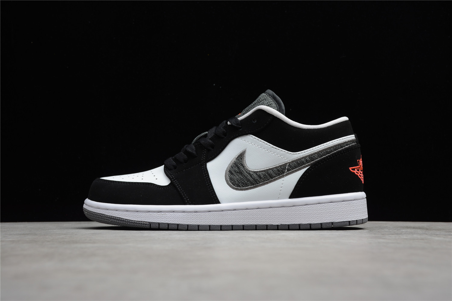 Jordan 1 Low Black White Wolf Grey Infrared 23 553558-029