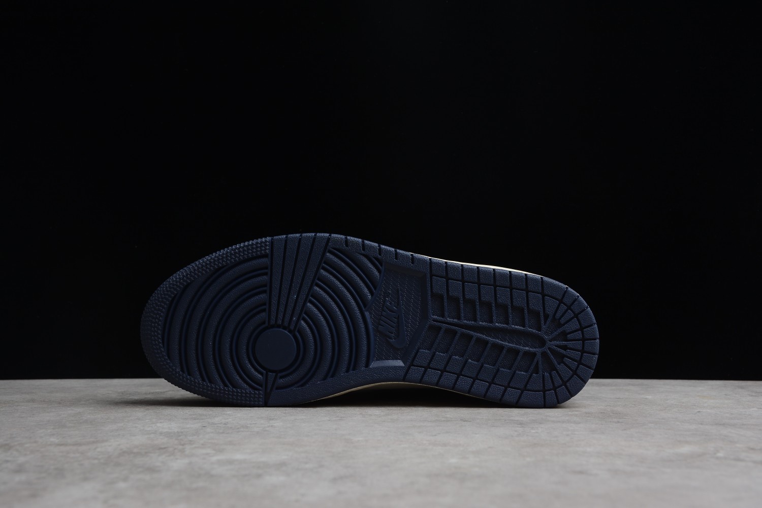 Jordan 1 Retro High Obsidian UNC 555088一140