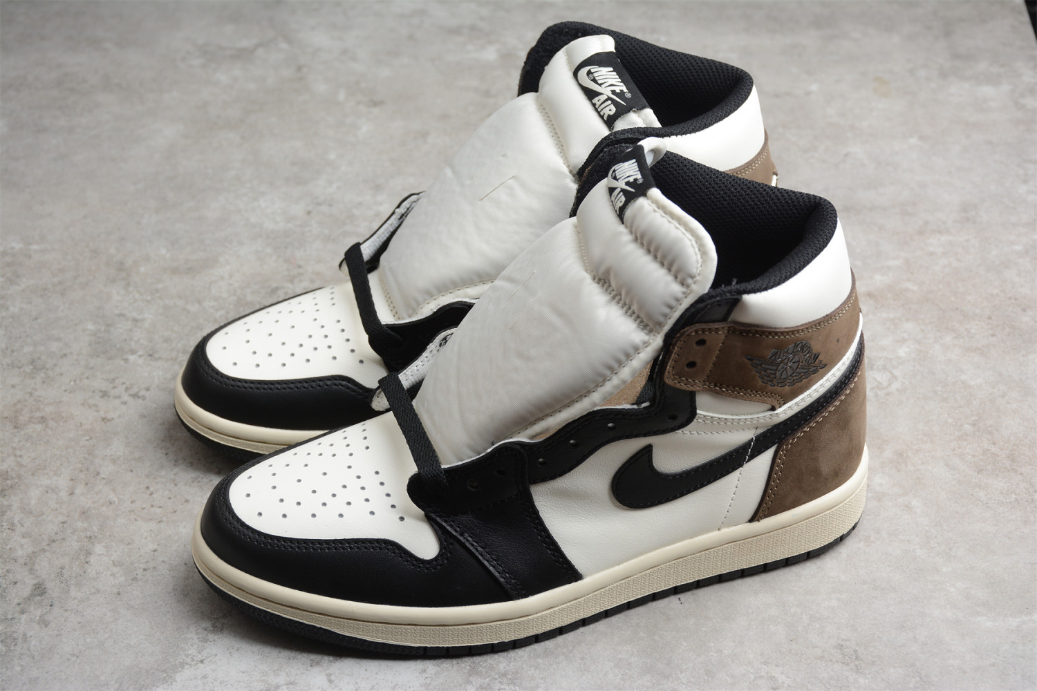Jordan 1 Retro High Dark Mocha 555088-105