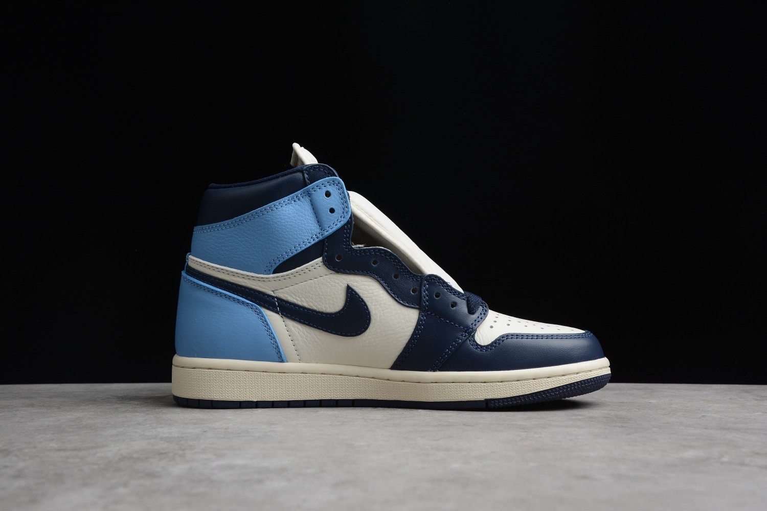 Jordan 1 Retro High Obsidian UNC 555088一140