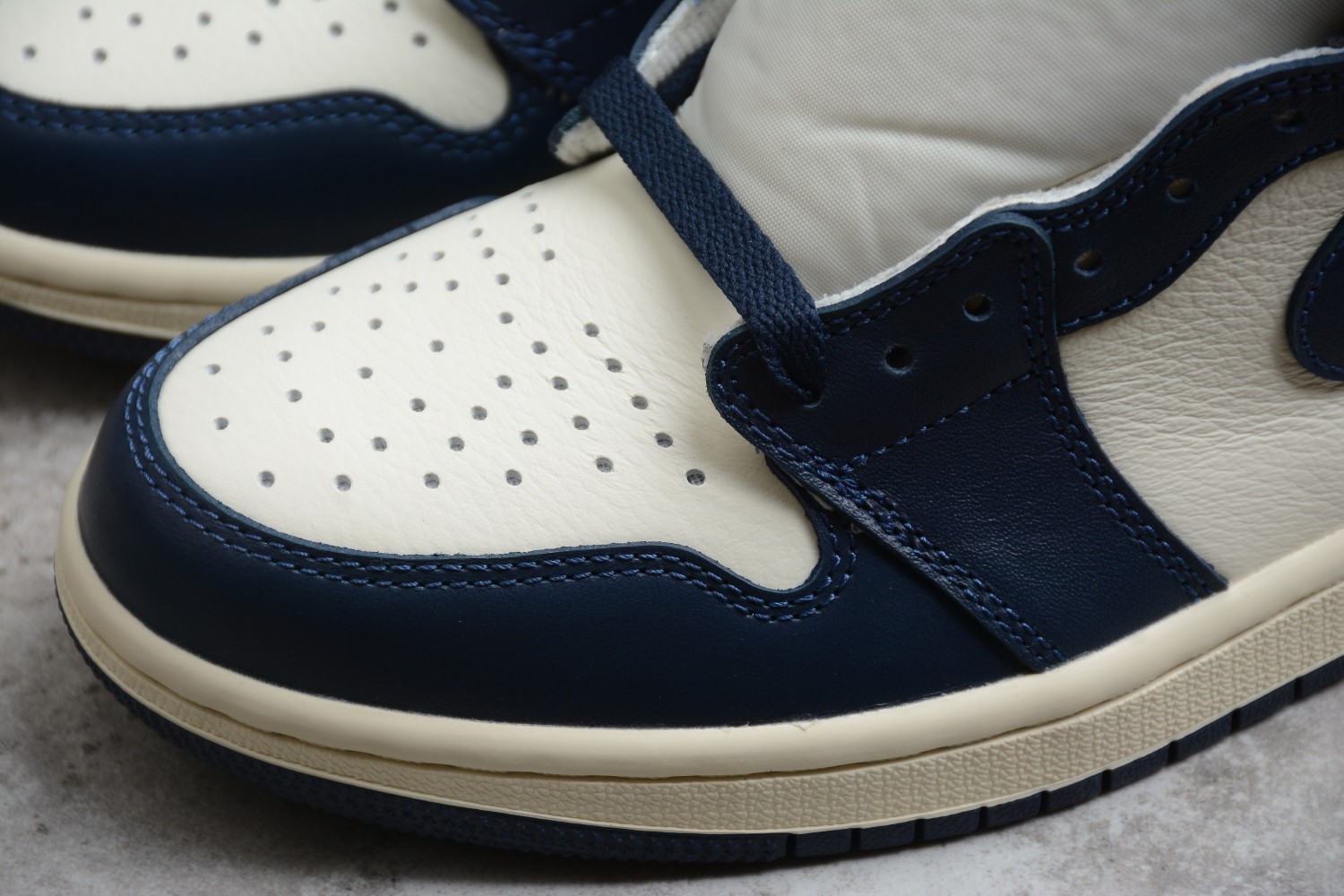 Jordan 1 Retro High Obsidian UNC 555088一140