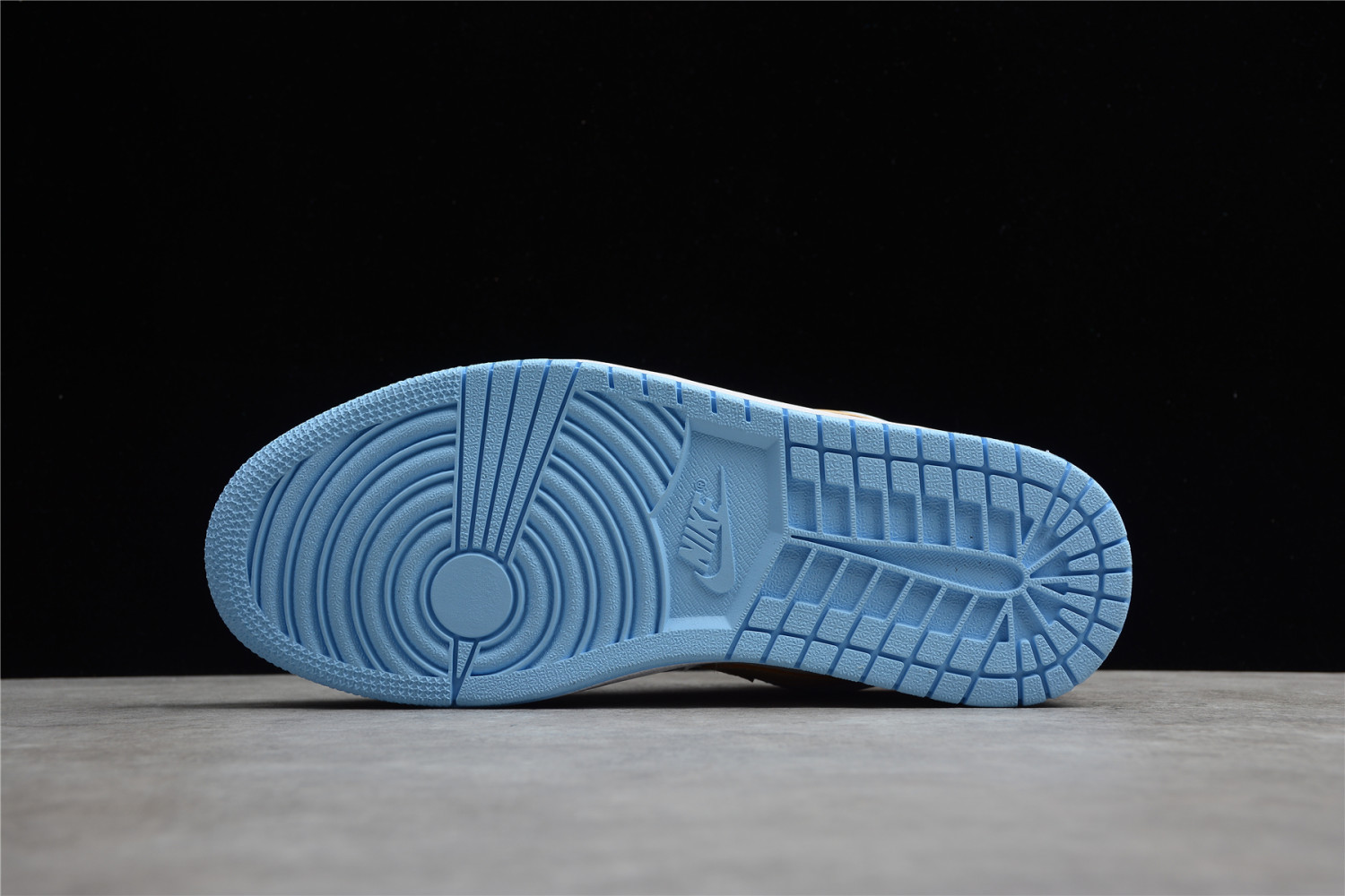 Jordan 1 Low SE White Sesame (W) DC9509-100