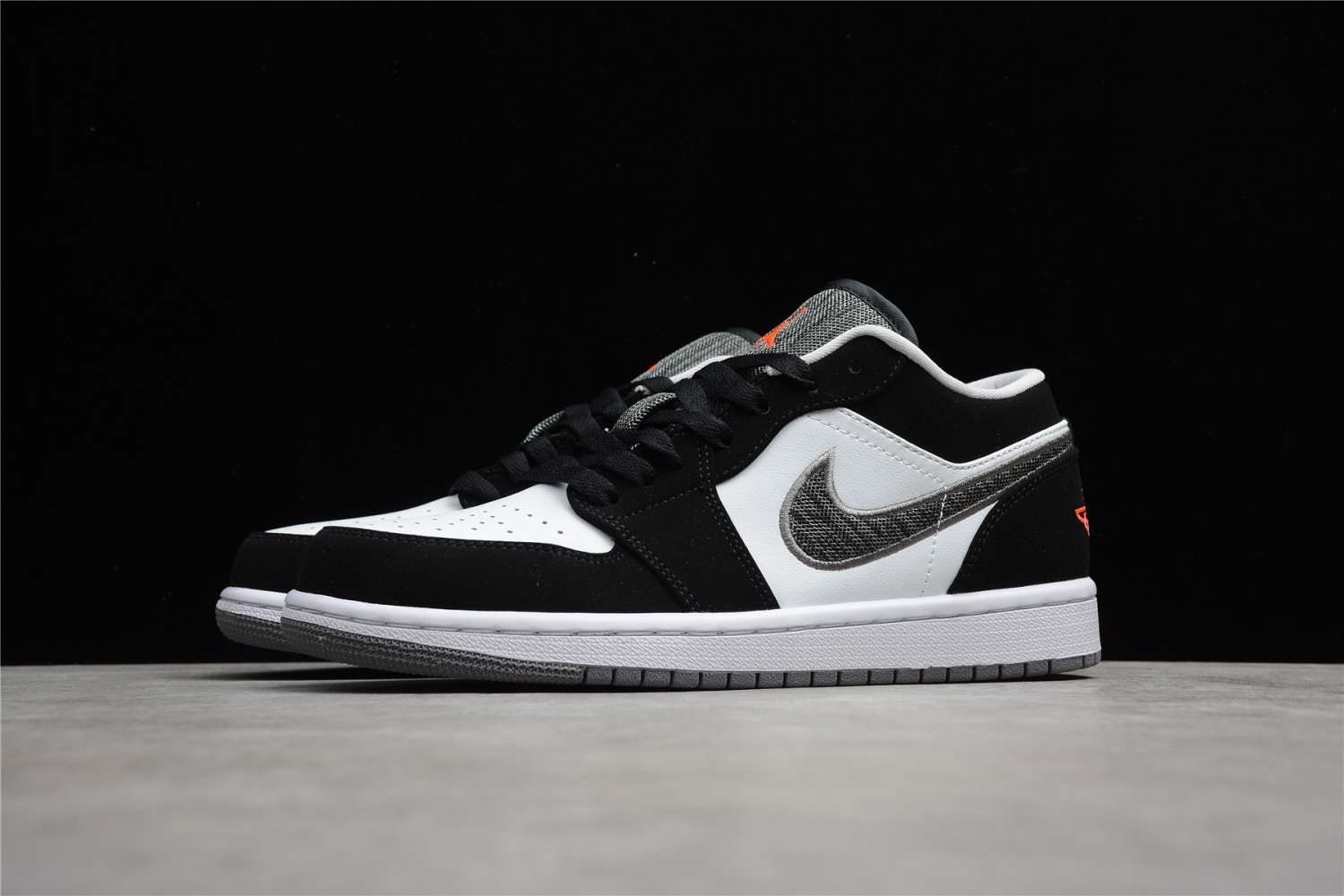 Jordan 1 Low Black White Wolf Grey Infrared 23 553558-029