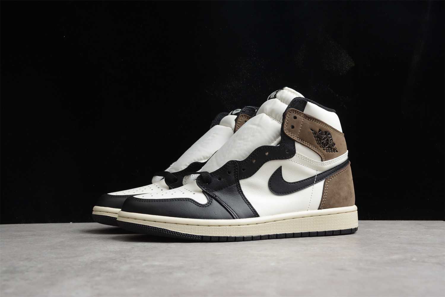 Jordan 1 Retro High Dark Mocha 555088-105