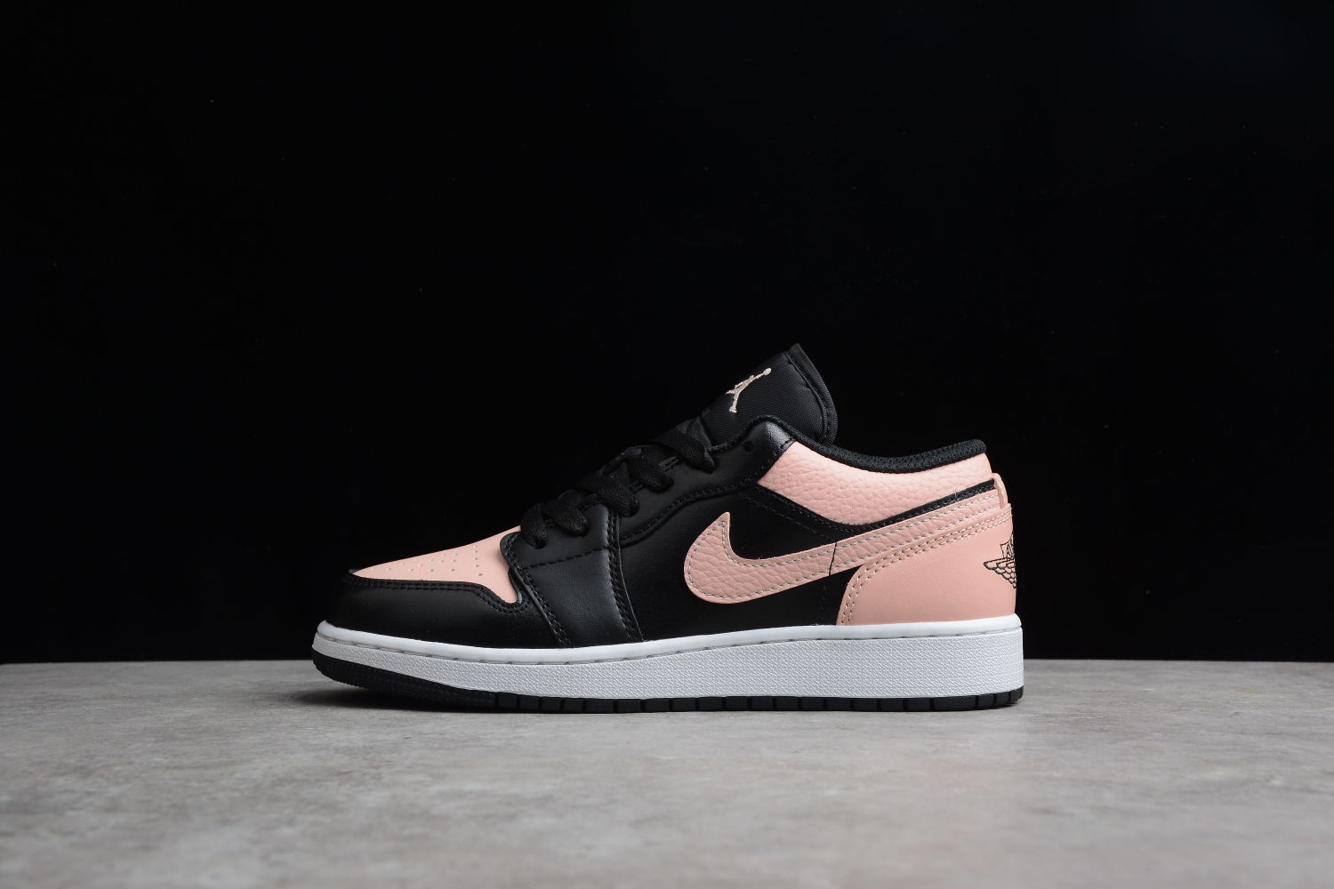 Jordan 1 Mid Arctic Orange Black Toe 554724-133