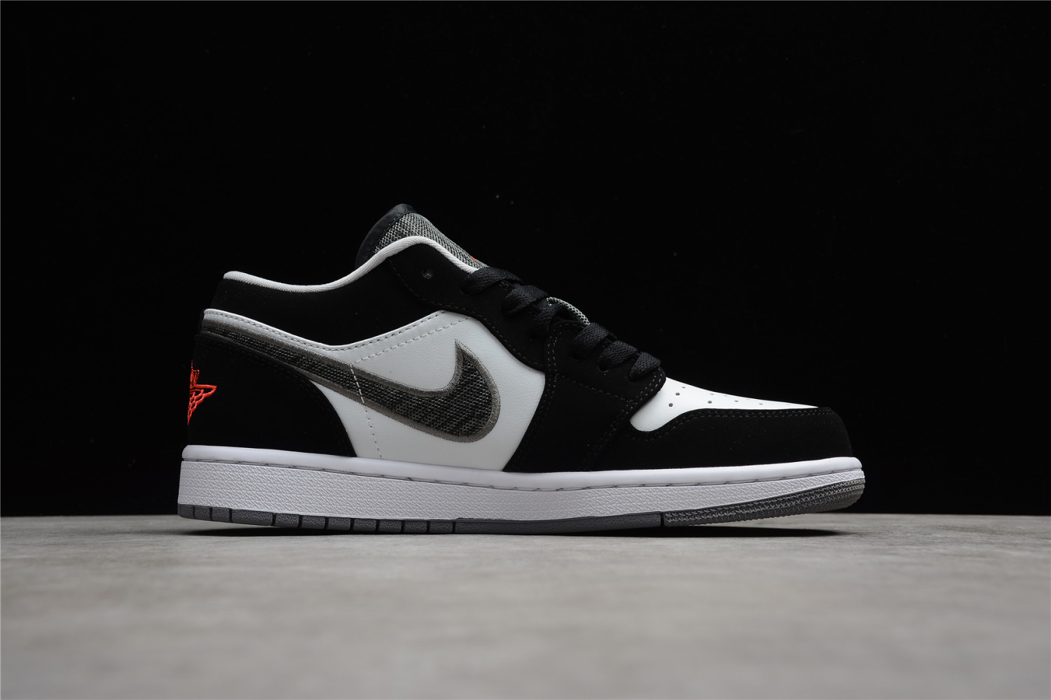 Jordan 1 Low Black White Wolf Grey Infrared 23 553558-029