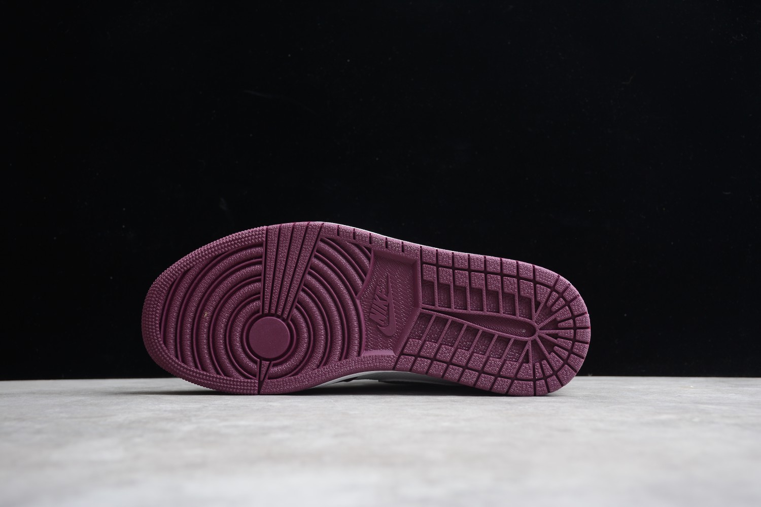 Jordan 1 Retro High OG Bordeaux 555088-611