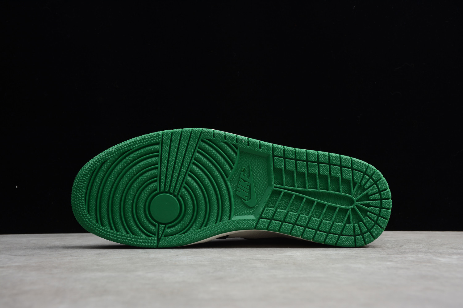 Jordan 1 Retro High Pine Green 555088-302